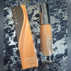 🆕 Becca Cosmetics Foundation